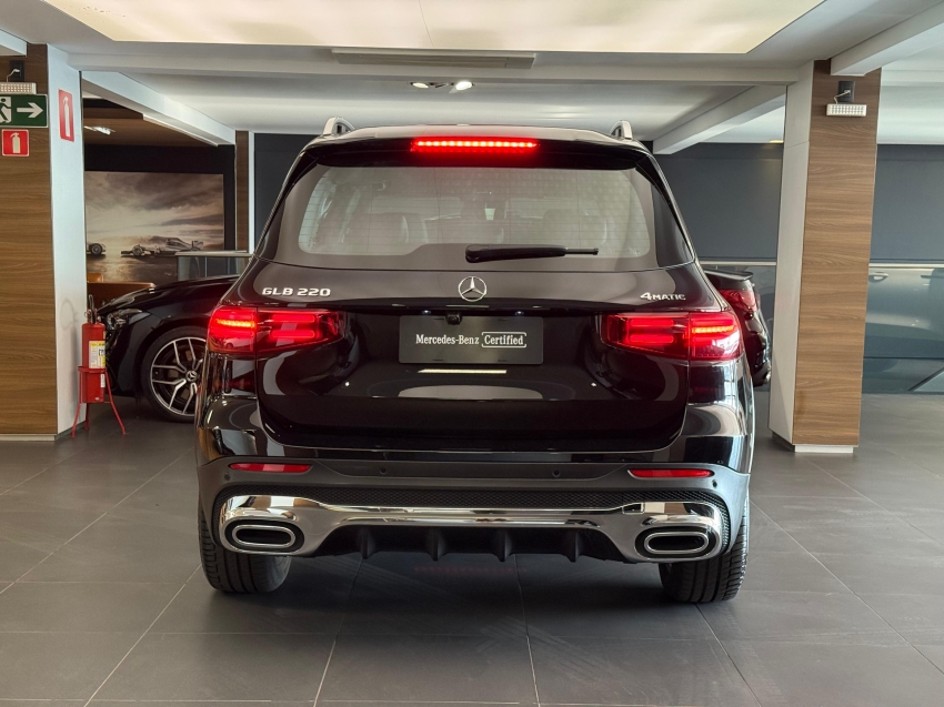 mercedes-benz glb 220 2.0 mhev amg line 4matic 8g-dct hibrido 4p automatico 2025