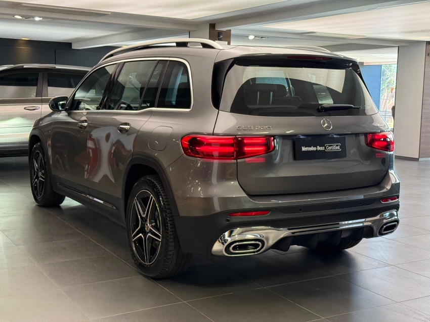 mercedes-benz glb 220 2.0 mhev amg line 4matic 8g-dct hibrido 4p automatico 2025