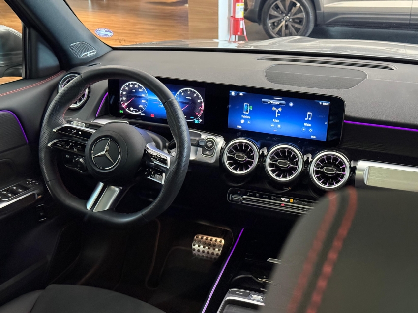 mercedes-benz glb 220 2.0 mhev amg line 4matic 8g-dct hibrido 4p automatico 2025