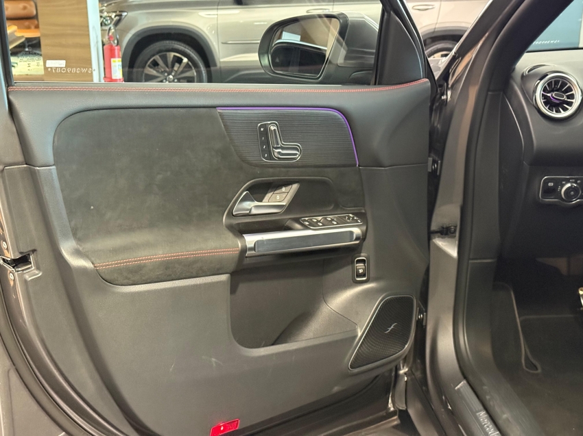mercedes-benz glb 220 2.0 mhev amg line 4matic 8g-dct hibrido 4p automatico 2025