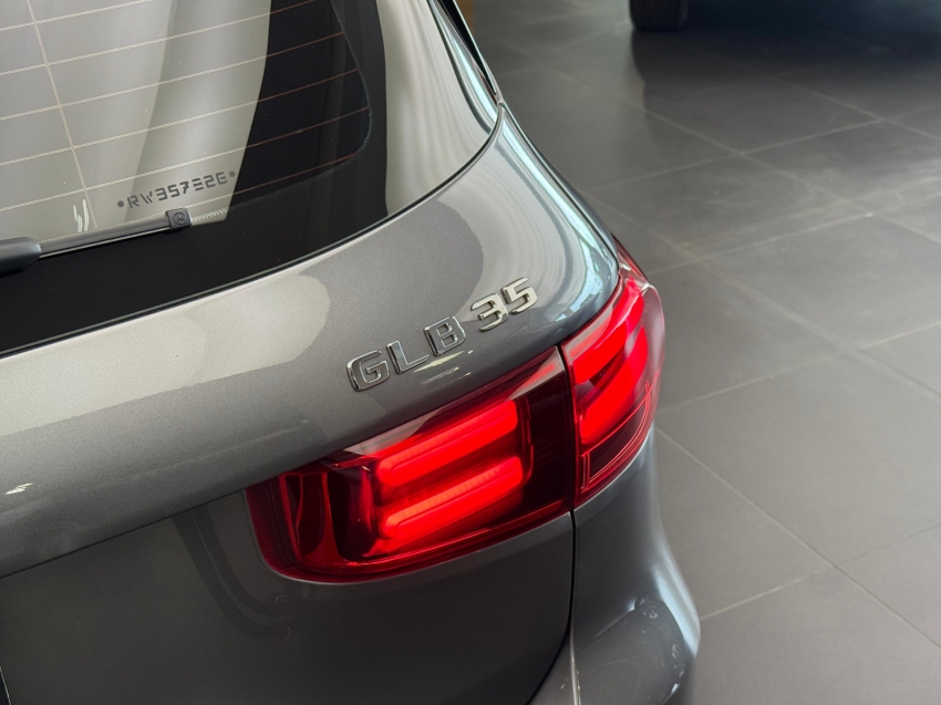 mercedes-benz glb 35 amg 2.0 mhev 4matic speedshift hibrido 4p automatico 2024