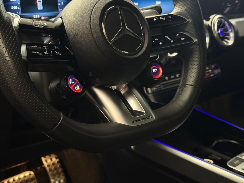 mercedes-benz glb 35 amg 2.0 mhev 4matic speedshift hibrido 4p automatico 2024
