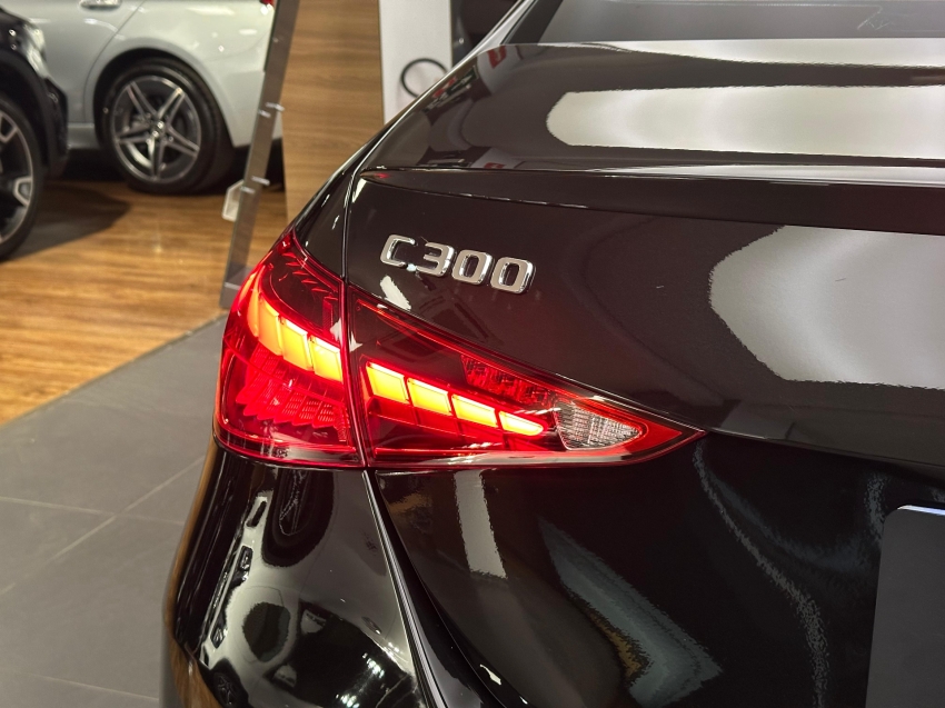 mercedes-benz c 300 2.0 eq boost hibrido amg line 9g-tronic 4p automatico 2024