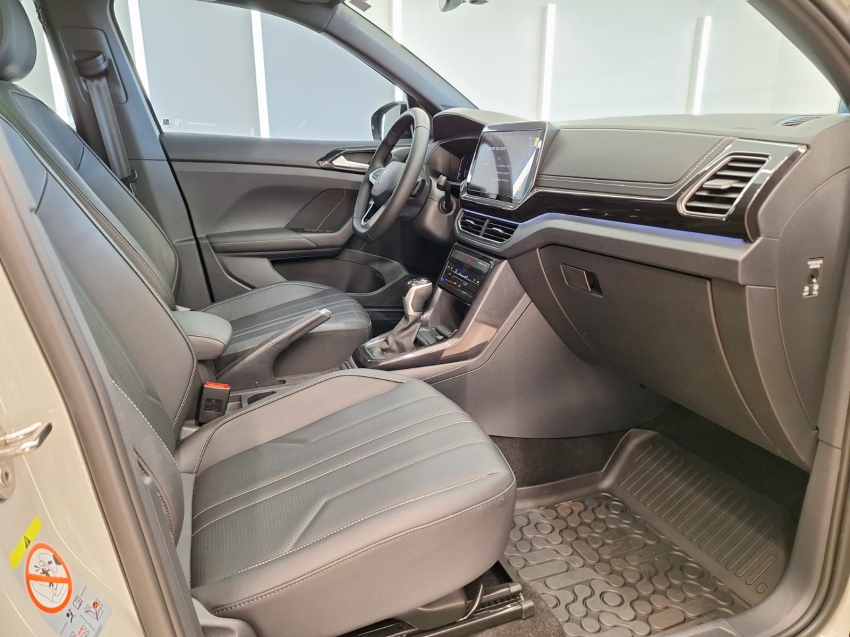 volkswagen t-cross 1.4 250 tsi total flex highline automatico 4p 2025