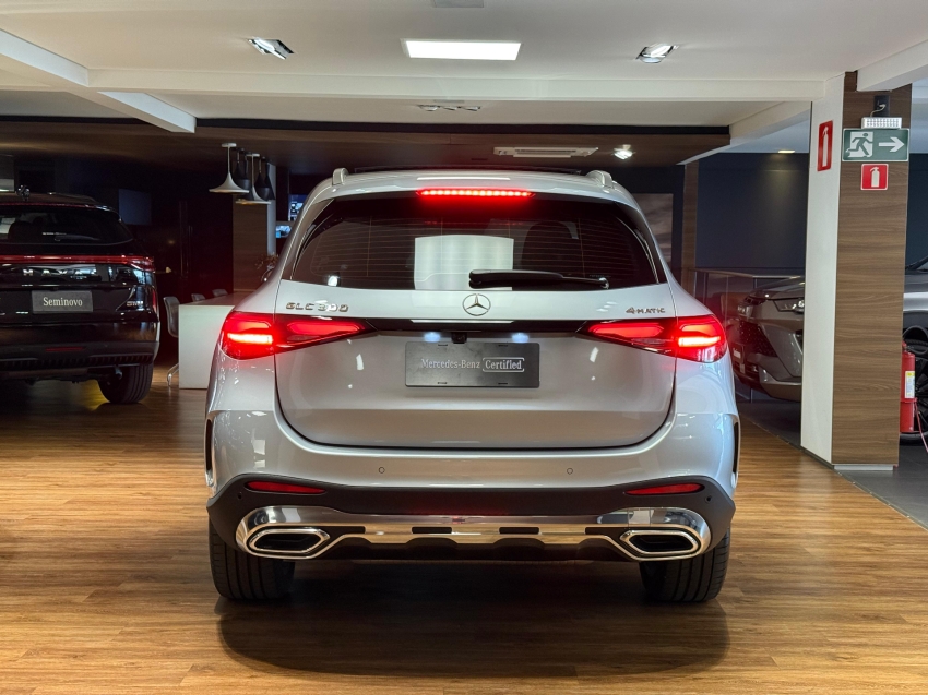 mercedes-benz glc 300 2.0 mhev amg line 4matic 9g-tronic hibrido 4p automatico 2025