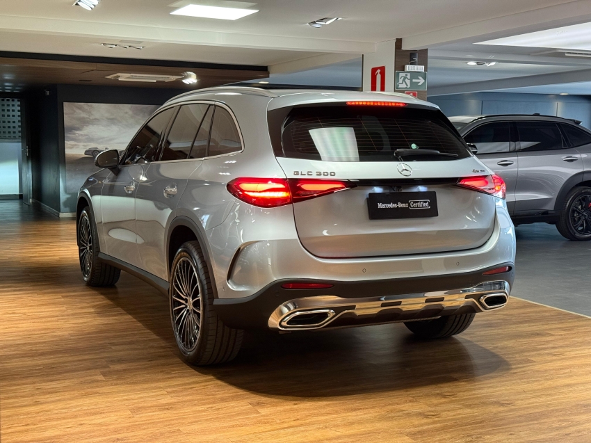 mercedes-benz glc 300 2.0 mhev amg line 4matic 9g-tronic hibrido 4p automatico 2025