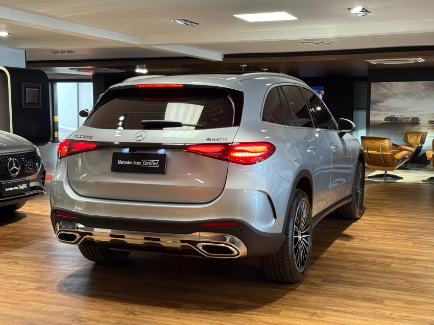 mercedes-benz glc 300 2.0 mhev amg line 4matic 9g-tronic hibrido 4p automatico 2025