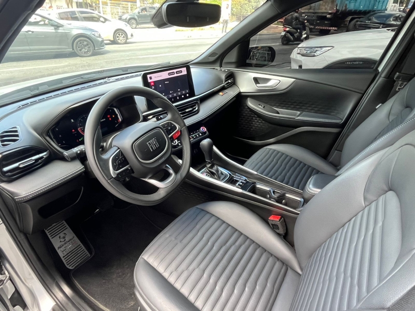 fiat fastback 1.3 turbo 270 flex abarth at6 4p automatico 2025
