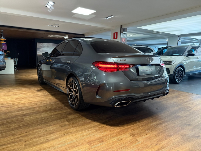 mercedes-benz c 300 2.0 eq boost hibrido amg line 9g-tronic 4p automatico 2025