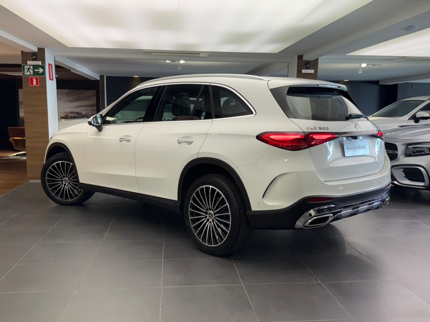 mercedes-benz glc 300 2.0 mhev amg line 4matic 9g-tronic hibrido 4p automatico 20255