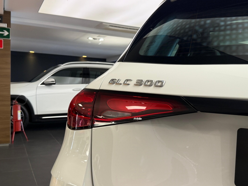 mercedes-benz glc 300 2.0 mhev amg line 4matic 9g-tronic hibrido 4p automatico 202513