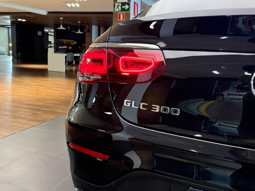mercedes-benz glc 300 2.0 cgi gasolina coupe amg line 4matic 9g-tronic 4p automatico 202310
