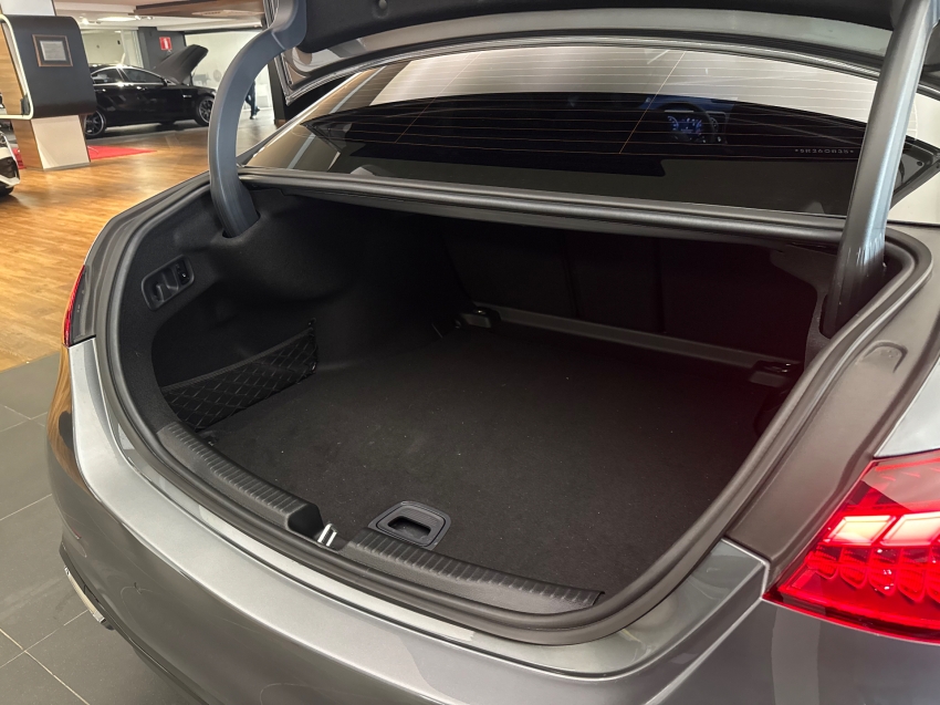 mercedes-benz c 300 2.0 eq boost hibrido amg line 9g-tronic 4p automatico 202510