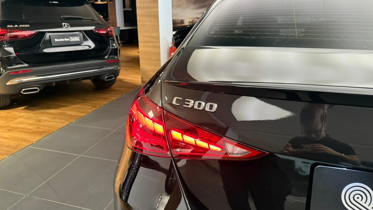 mercedes-benz c 300 2.0 eq boost hibrido amg line 9g-tronic 4p automatico 202412