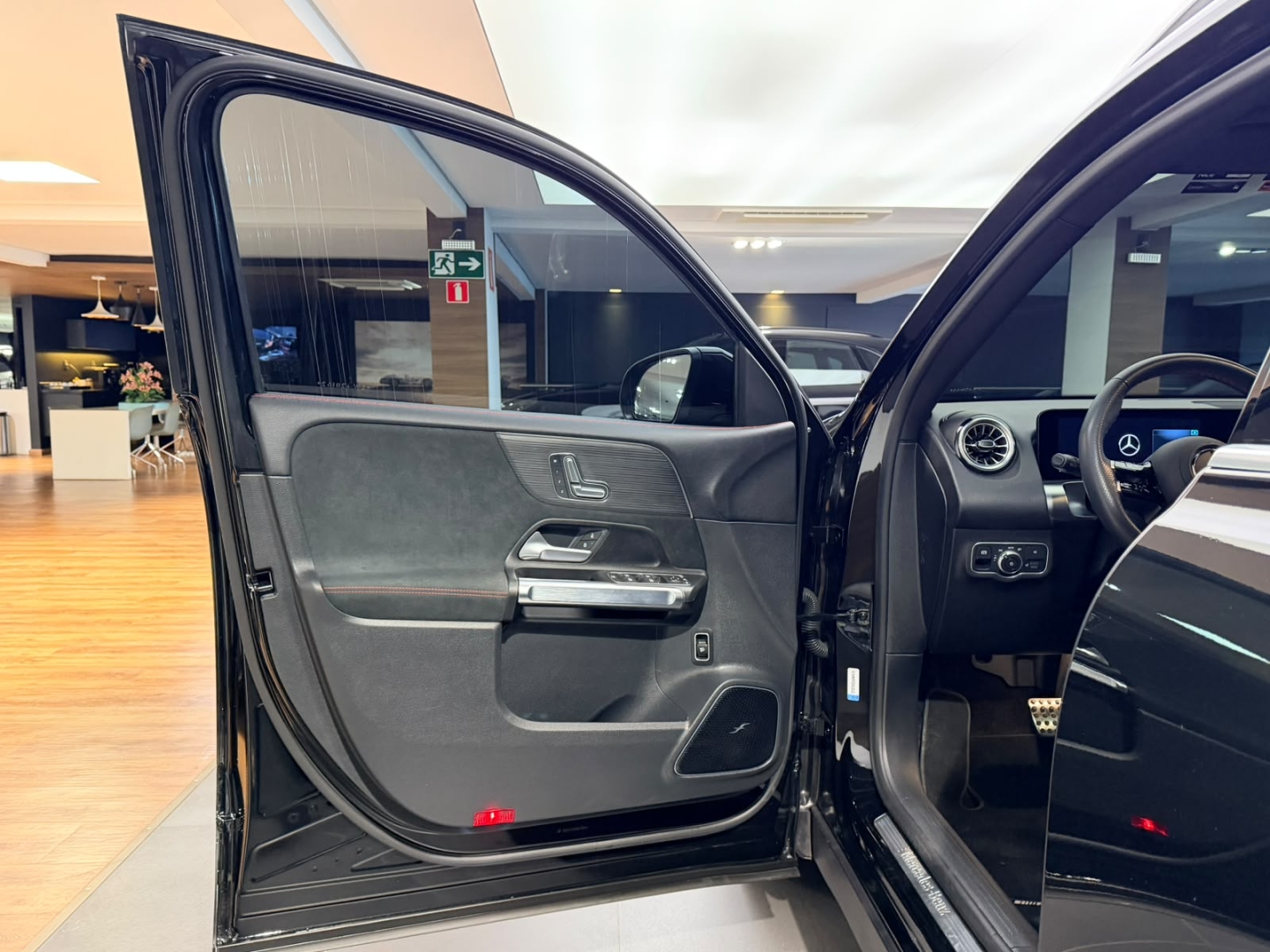 Mercedes-Benz GLB 220 2.0 MHEV AMG LINE 4MATIC 8G-DCT