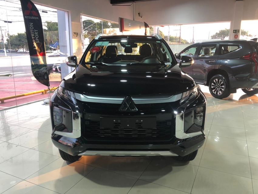 mitsubishi l200 triton sport hpe-s 2.4 diesel 4p automatico 2025