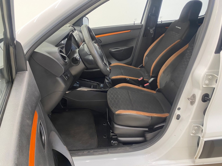 kwid outsider 1.0 20228