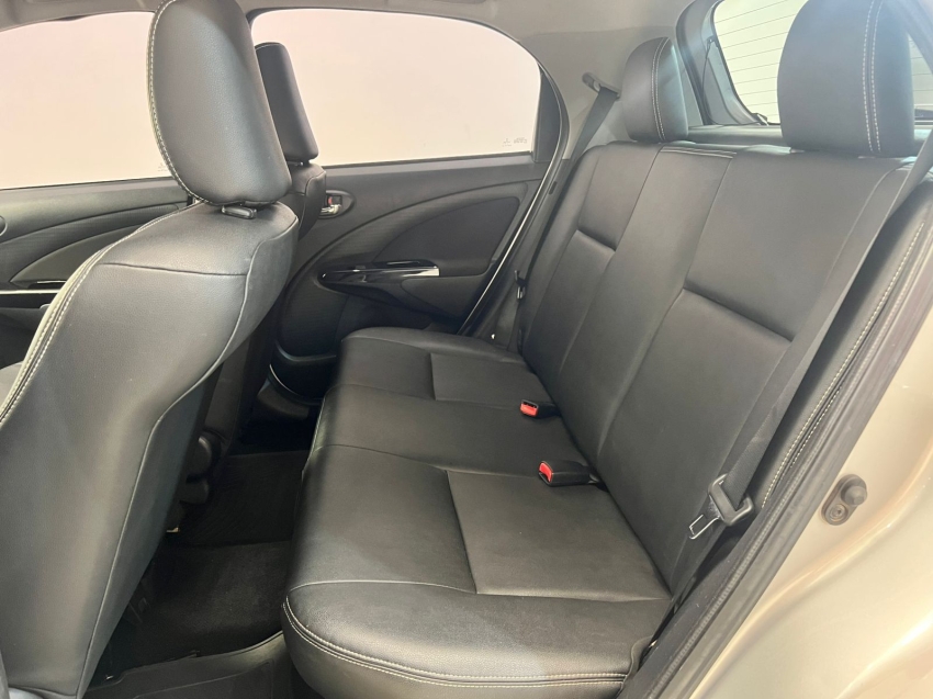 etios cross hb8