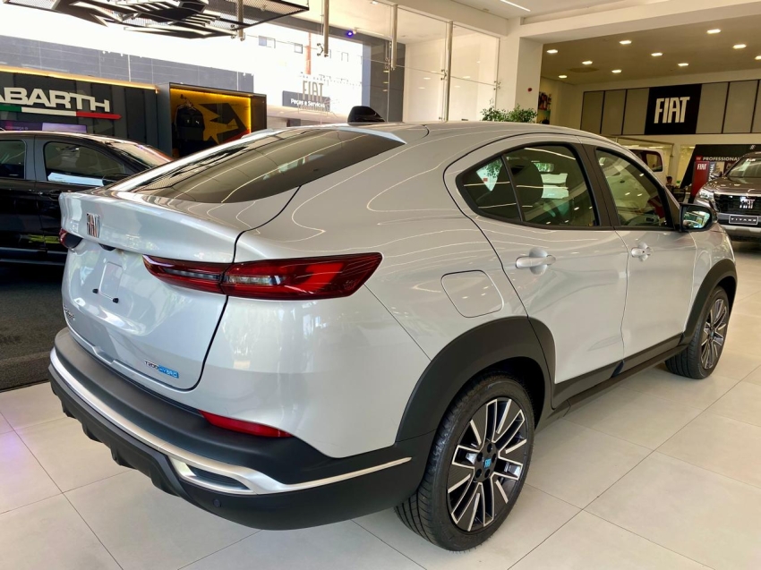 fiat fastback audace t200 hybrid flex at3