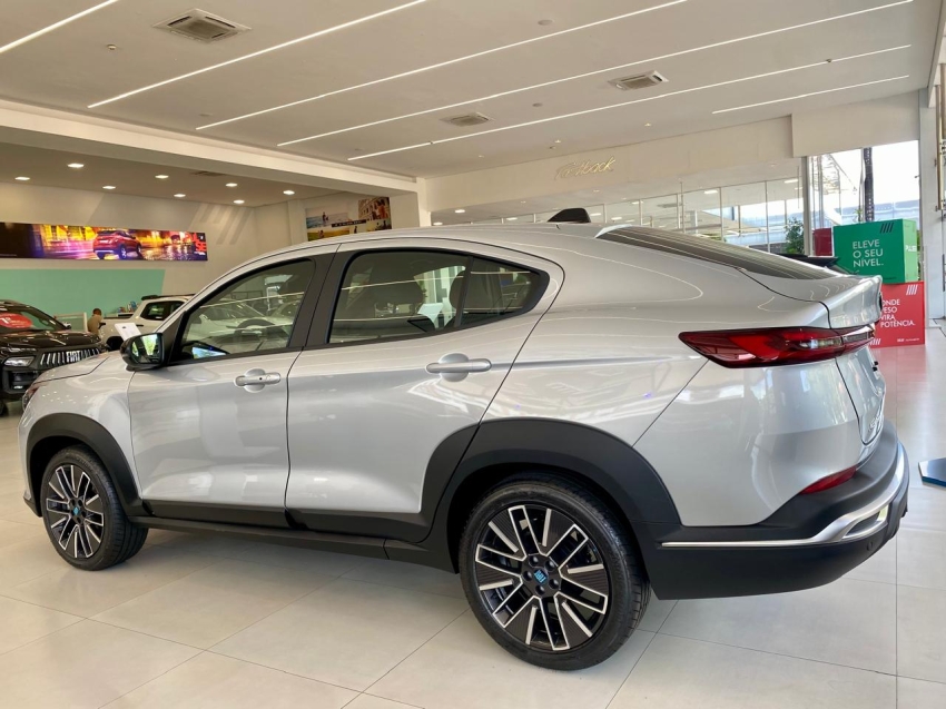 fiat fastback audace t200 hybrid flex at5