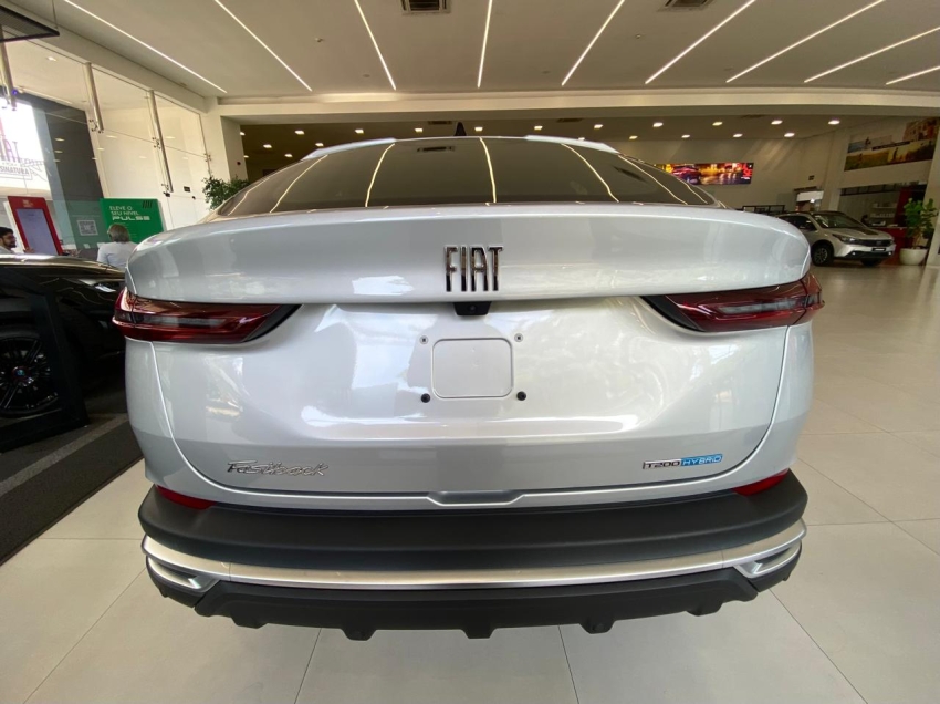 fiat fastback audace t200 hybrid flex at4