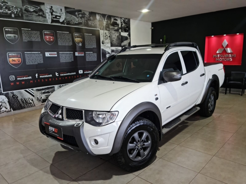 mitsubishi l200 triton savana 3.2 diesel 4p automatico 2017