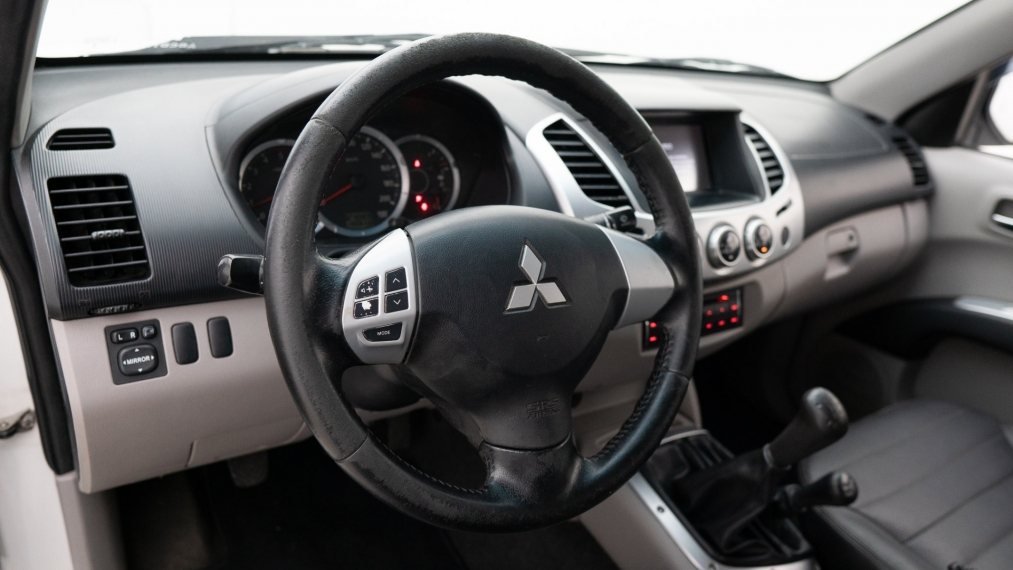mitsubishi l200 triton 3.2 hpe diesel 5p manual 201311