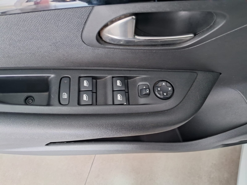 peugeot 208 1.6 16v flex active at6.
