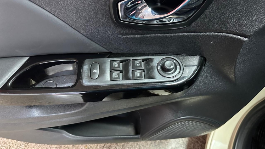 renault captur 1.6 16v sce flex intense x-tronic 4p automatico 2018