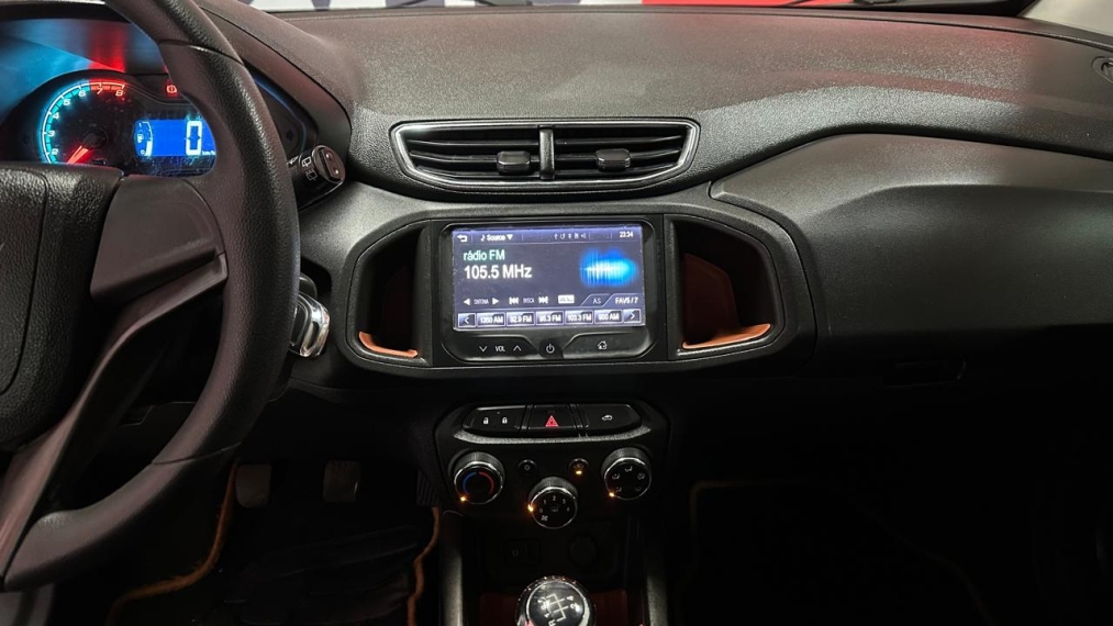 chevrolet onix 1.0 mpfi lollapalooza 8v flex 4p manual 2014