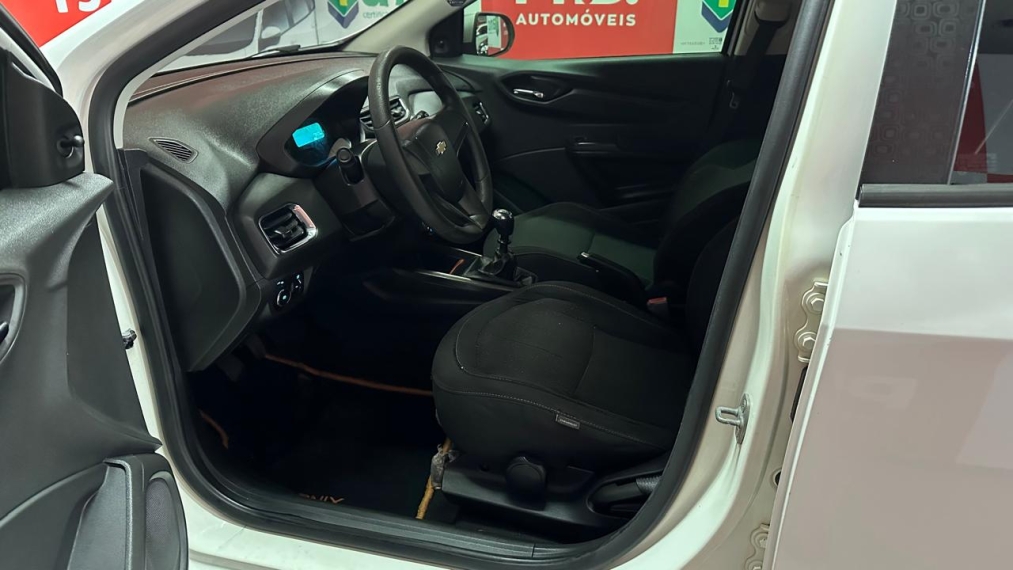 chevrolet onix 1.0 mpfi lollapalooza 8v flex 4p manual 2014