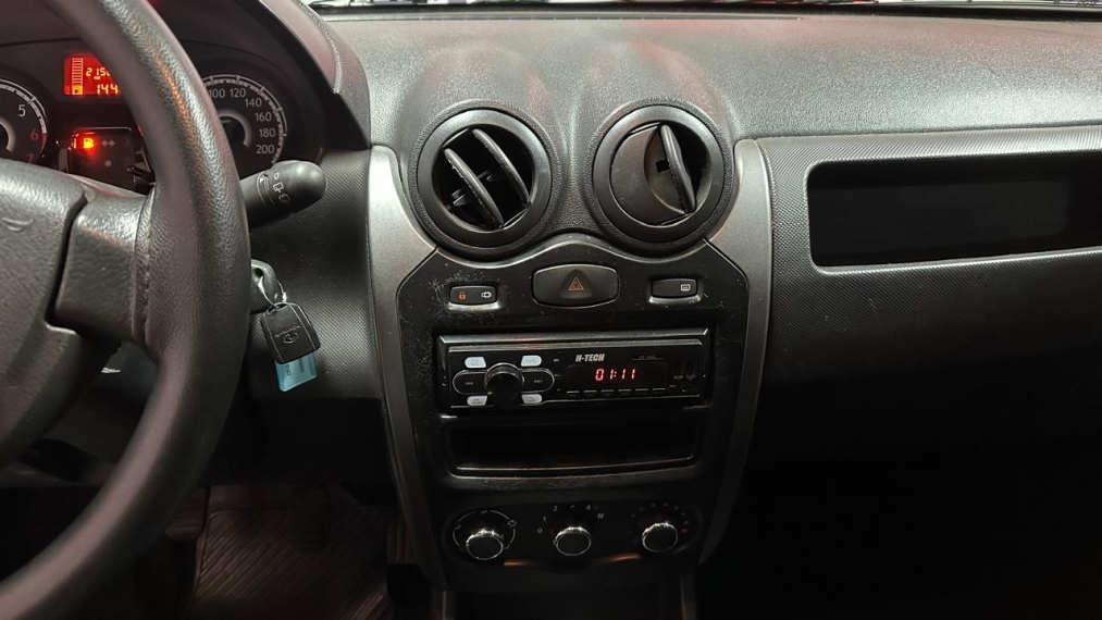 renault sandero 1.0 authentique 16v flex 4p manual 2014