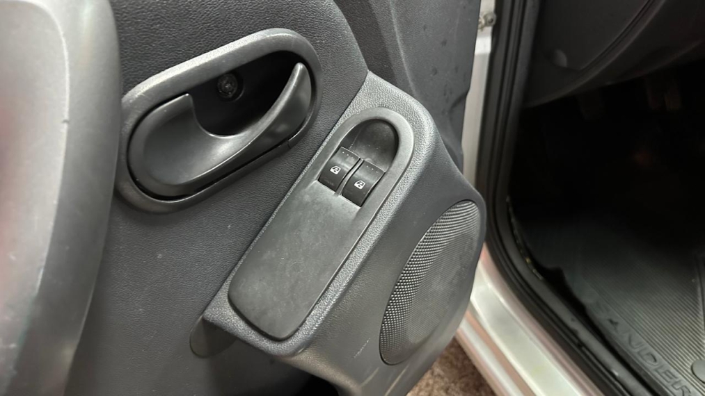 renault sandero 1.0 authentique 16v flex 4p manual 2014