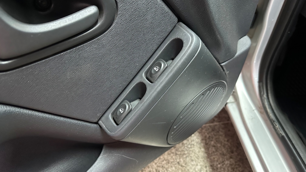 renault clio 1.0 authentique 16v flex 4p manual 2014