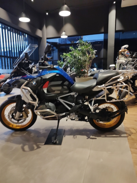 BMW R 1250 GS ADVENTURE PREMIUM RALLYE4