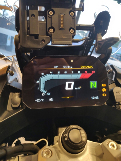 BMW R 1250 GS ADVENTURE PREMIUM RALLYE8