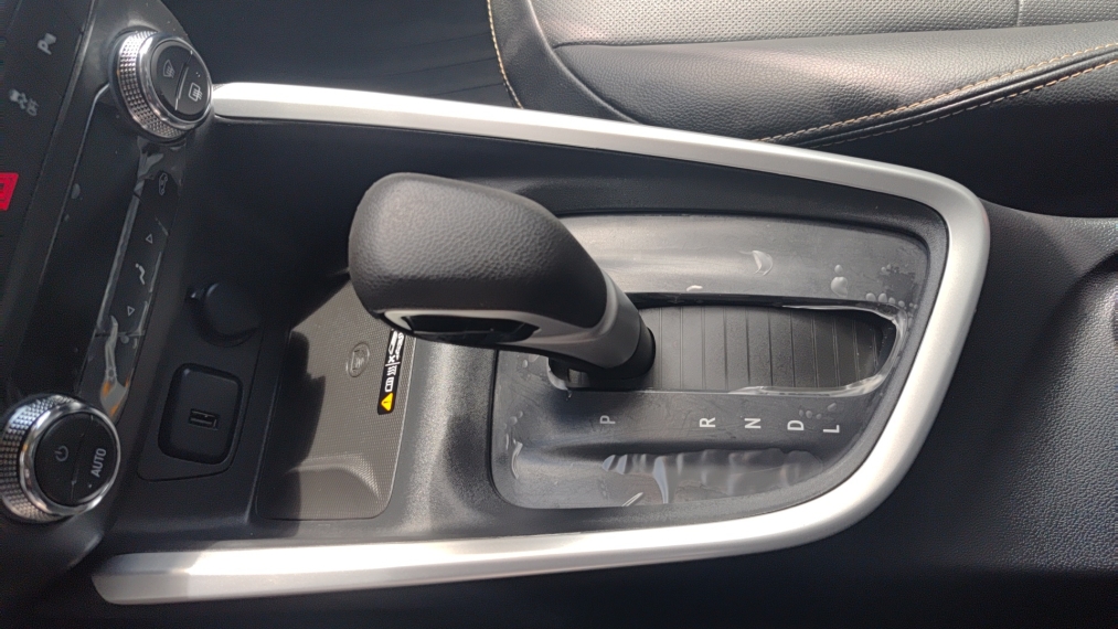 chevrolet onix 1.0 turbo flex premier automatico 5p 2024