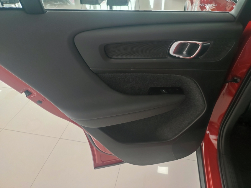 volvo c40 pure p8 recharge eletrico 1.0 5p automatico 2022 volvo c40 pure p8 recharge eletrico 1.0 5p automatico 2022