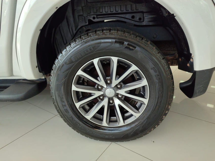 mitsubishi l200 triton sport hpe-s 2.4 cd diesel 4p automatico 2020 mitsubishi l200 triton sport hpe-s 2.4 cd diesel 4p automatico 2020