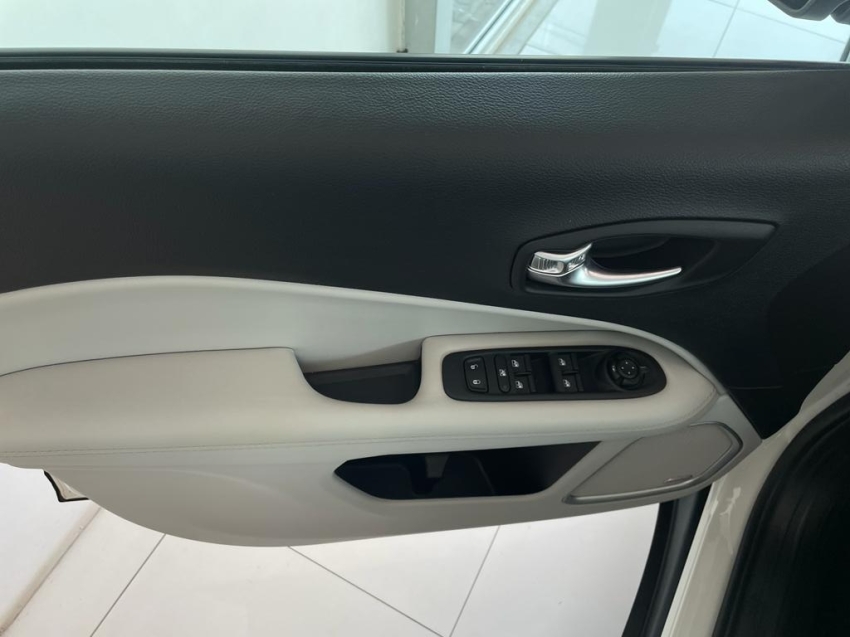 jeep compass longitude 2.0 4x2 16v flex 5p automatico 2019 jeep compass longitude 2.0 4x2 16v flex 5p automatico 2019