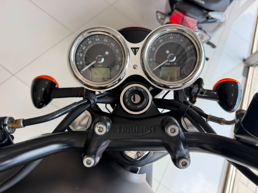 triumph bonneville t100 black gasolina manual 2020/20.3
