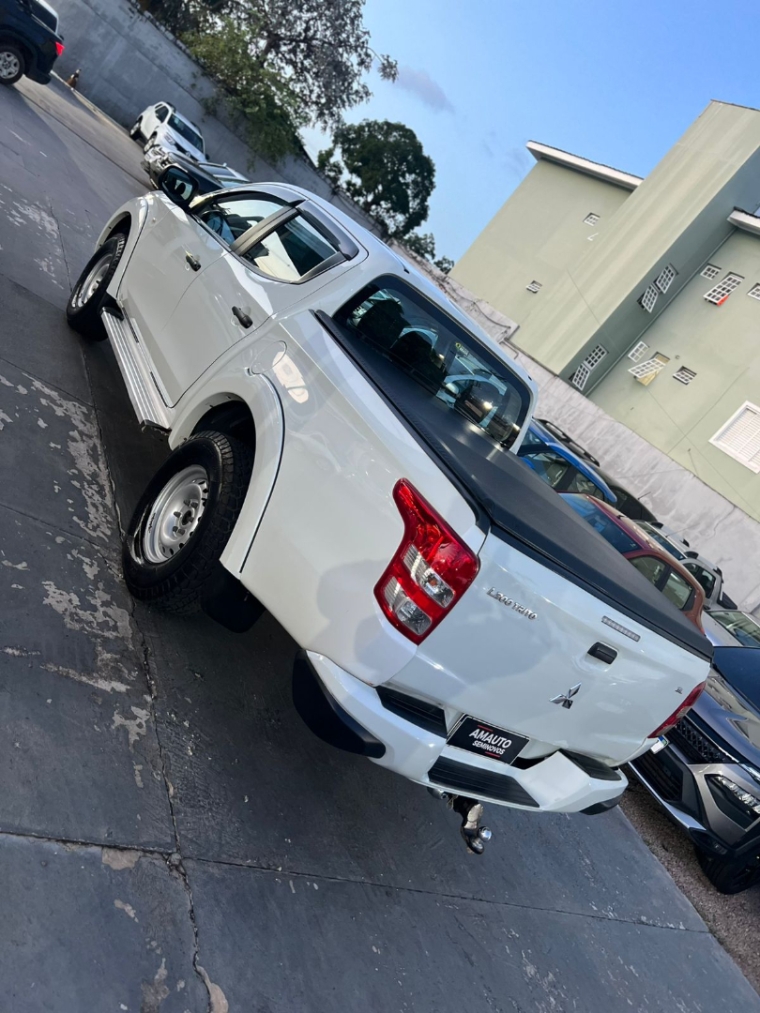 mitsubishi l200 triton 2.4 16v turbo diesel sport gls cd 4p 4x4 automatico 2024