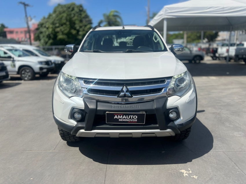 mitsubishi l200 triton 2.4 16v turbo diesel outdoor hpe-s cd 4x4 automatico 4p 2021
