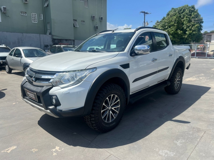 mitsubishi l200 triton 2.4 16v turbo diesel outdoor hpe-s cd 4x4 automatico 4p 2021 mitsubishi l200 triton 2.4 16v turbo diesel outdoor hpe-s cd 4x4 automatico 4p 2021