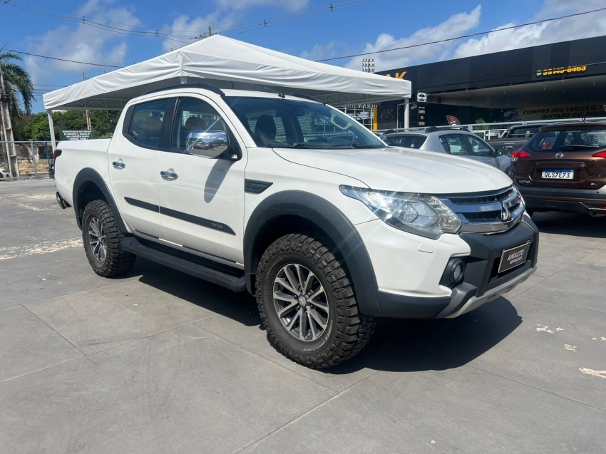 mitsubishi l200 triton 2.4 16v turbo diesel outdoor hpe-s cd 4x4 automatico 4p 2021