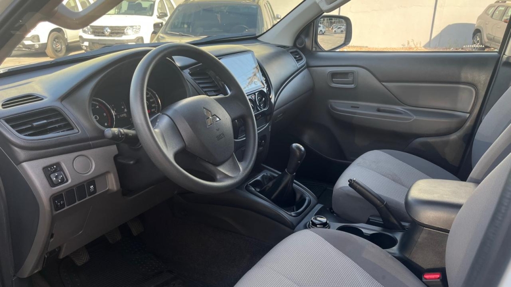 mitsubishi l200 triton 2.4 16v turbo diesel gl cd 4x4 manual 4p 202512