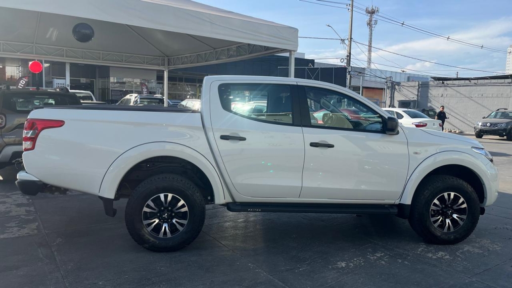 mitsubishi l200 triton 2.4 16v turbo diesel gl cd 4x4 manual 4p 20255