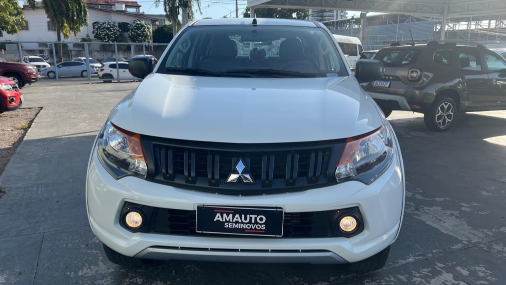 mitsubishi l200 triton 2.4 16v turbo diesel gl cd 4x4 manual 4p 20251