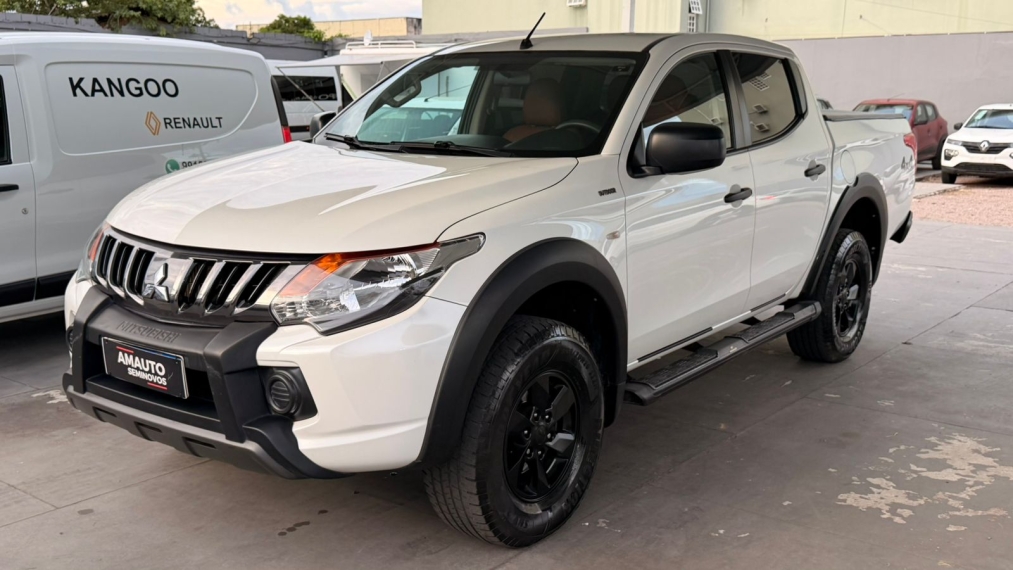 mitsubishi l200 triton 2.4 16v turbo diesel outdoor gls cd 4x4 automatico 4p 2022