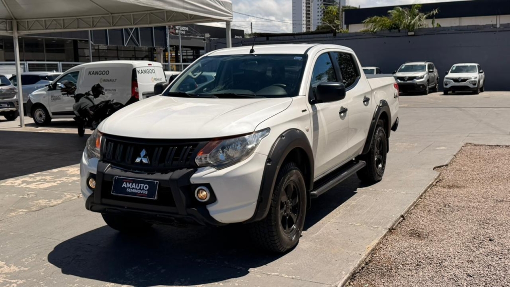 mitsubishi l200 triton 2.4 16v turbo diesel outdoor glx cd 4x4 manual 4p 2022
